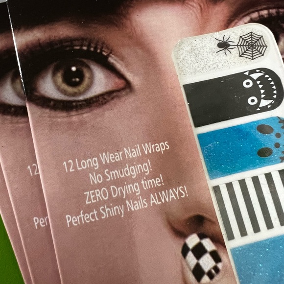 INSTANT NAIL FOILS graphic print fast wrap apply: nightmare before Christmas - Picture 5 of 5